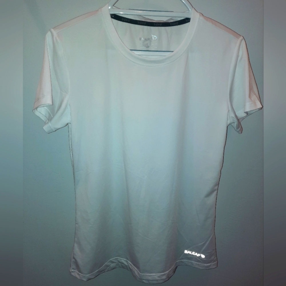 Baleaf White Crewneck Short Sleeve Shirt size medium excellent used condition